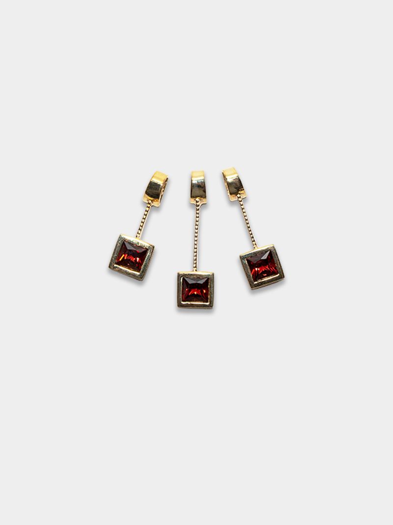 Wearable Charm / Amparo (Garnet)